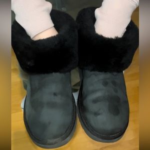 Black low top Uggs